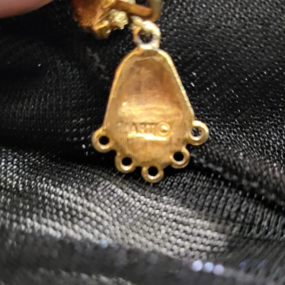 ART Brand Clip-on Gold Pharoah Egyptian Earrings Vintage Antique Stamped Signed - Picture 6 of 7